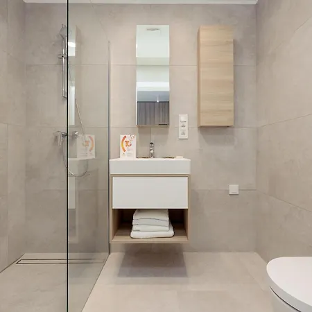 Shellter 117 L - By Jantar Apartman