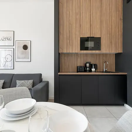 Shellter 117 L - By Jantar アパート ロゴボ