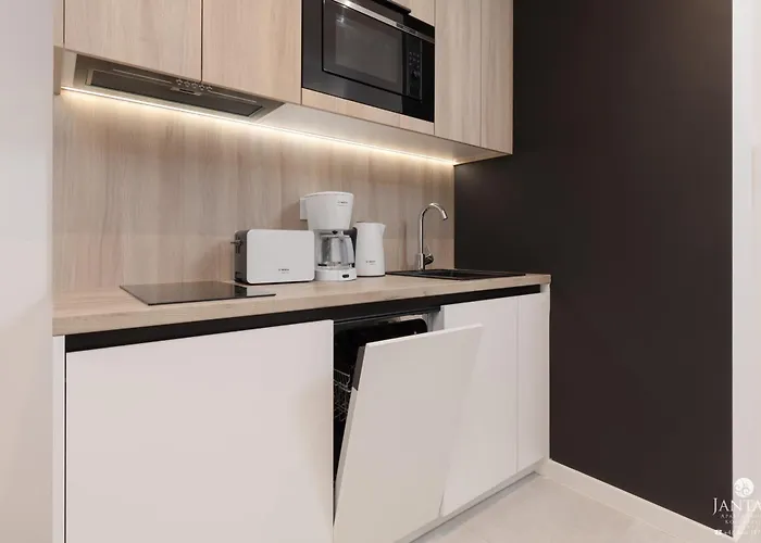 Shellter 117 L - By Jantar Apartman